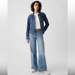 GAP Women’s Low Stride Wide-Leg Jeans Size 27 4R distressed new medium wash